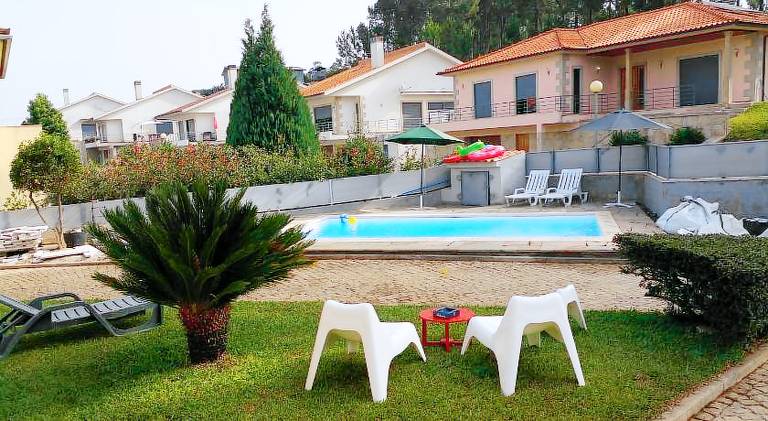 House with garden, private pool & barbeque in Vila Nova de Gaia