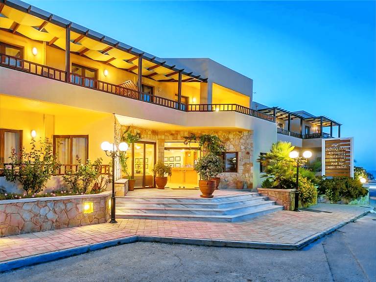 Serviced apartment with patio, yard & pool | Suitable for remote work in Platanias