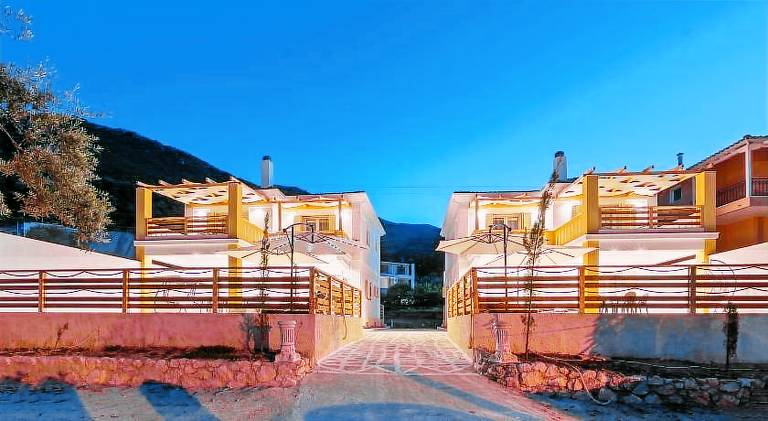 Villa with patio & private pool — photo 4