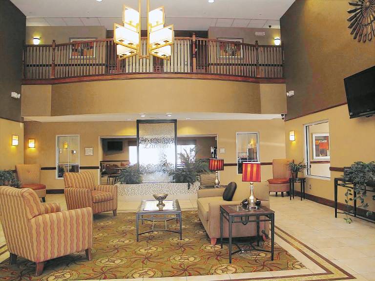 La Quinta Inn & Suites by Wyndham Lawton / Fort Sill — photo 5