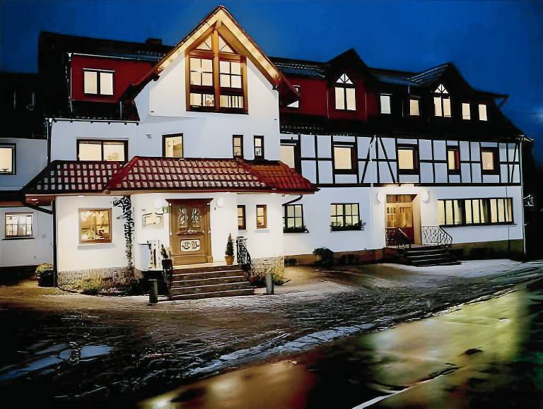 Deutsches Haus Hotel Restaurant Gastwirtschaft Biergarten am Radweg Bermuthshain in Giessen