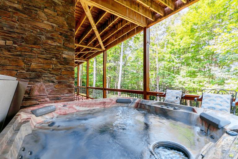 Cabin with hot tub & barbeque | Mountain view — photo 2