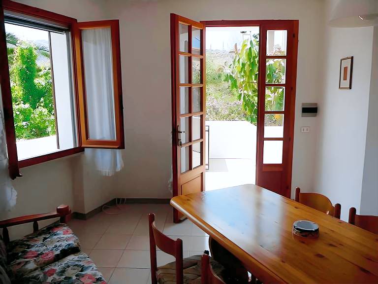 Rental apartment with patio — photo 2