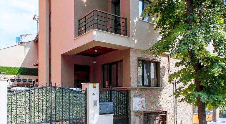 Rental apartment with patio & garden — photo 2