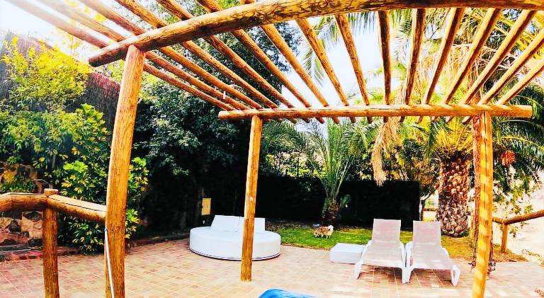 Pleasant vacation home with barbeque, garden & private pool | Pets allowed — photo 2