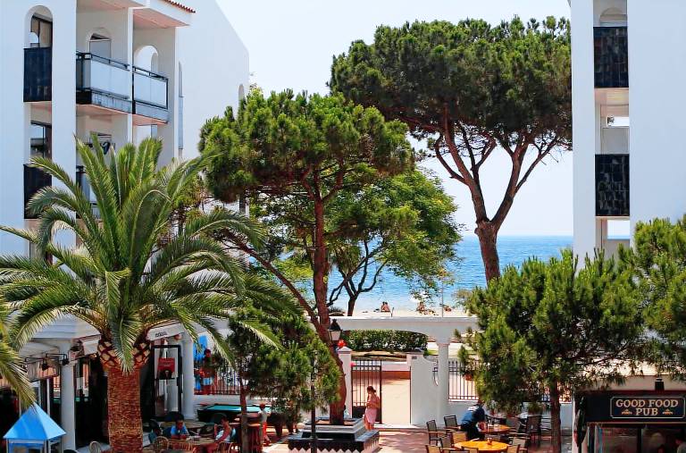 Holiday apartment with outdoor swimming pool — photo 4