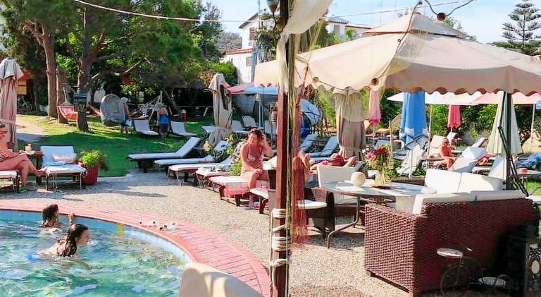 Serviced apartment with patio, pool & sauna | Pets are welcome in Skiathos