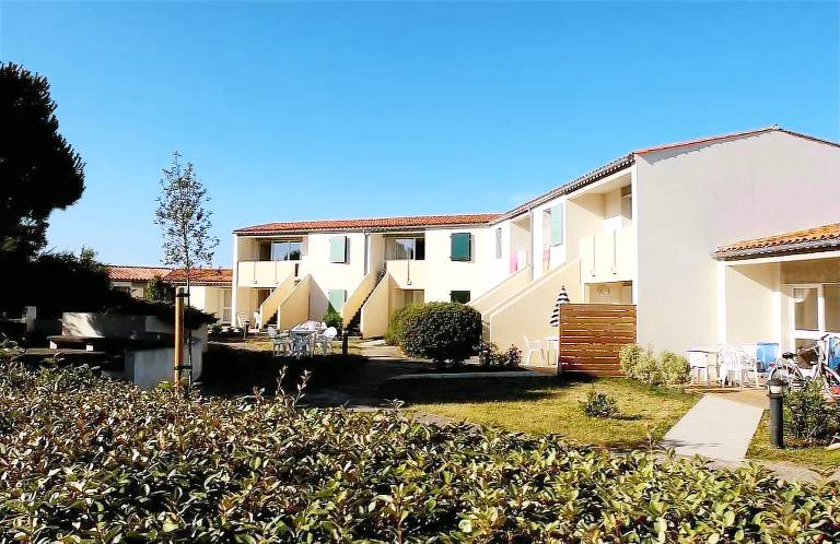 Nice rental apartment with patio | Close to the beach | Dogs allowed in Rochefort