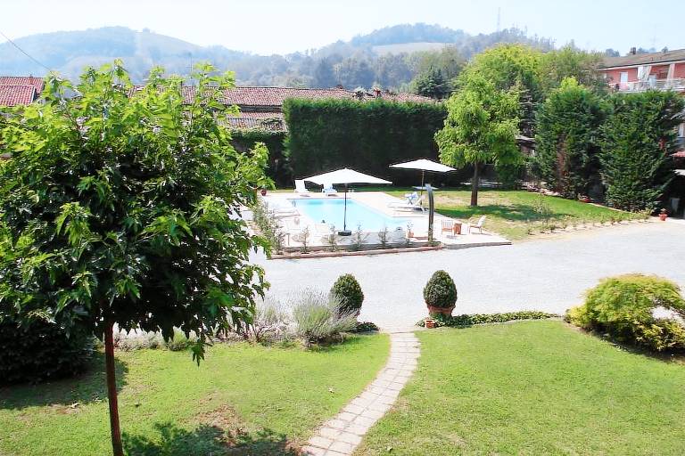 Pension Corneliano d'Alba