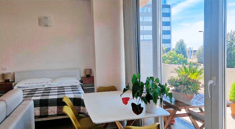 Fully equipped rental apartment with patio | Pet-friendly — photo 4
