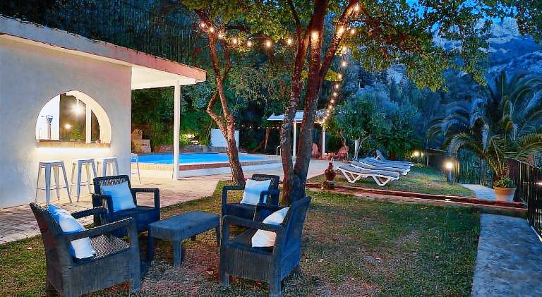 Villa with pool — photo 3
