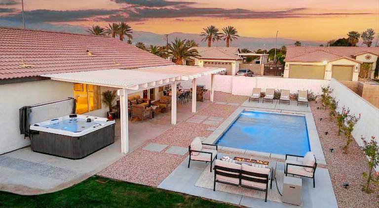 House with pool & jacuzzi in Indio, CA