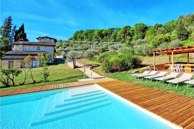 Apartment mit Pool, Garten und Terrasse | Panoramablick