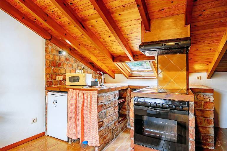 Apartment with garden & barbecue | Mountain view — photo 3