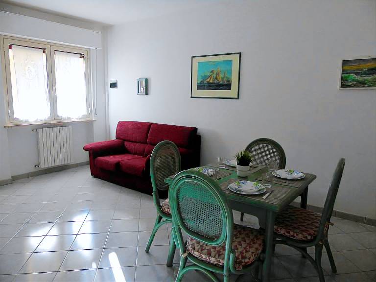 Holiday apartment with garden & patio — photo 5