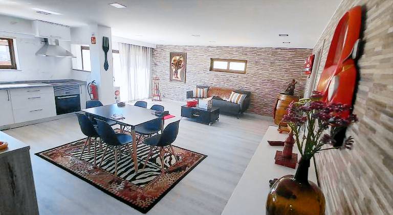 Apartment with patio, private pool & garden — photo 3