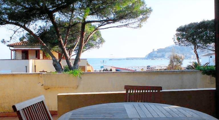 Apartment with BBQ & patio in Campo nell'Elba