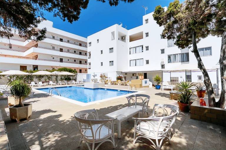 Apartamentos San Antonio Beach — photo 2