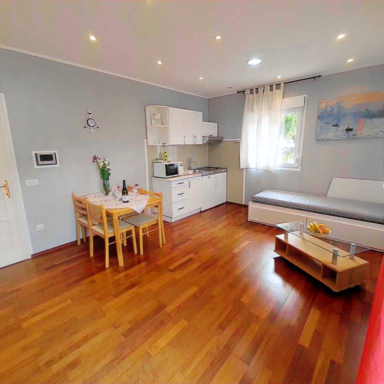 Beautiful apartment with yard, grill & terrace | Beach nearby | Pet-friendly — photo 5