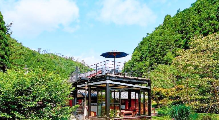Villa with hot tub, yard & barbeque in Kyoto