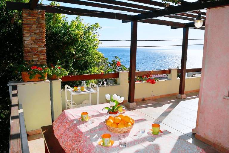Fully equipped vacation home with garden & patio | Sea view | Next to the beach | Pets allowed — photo 5