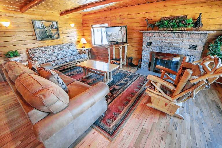 Cabin with terrace & private pool — photo 3