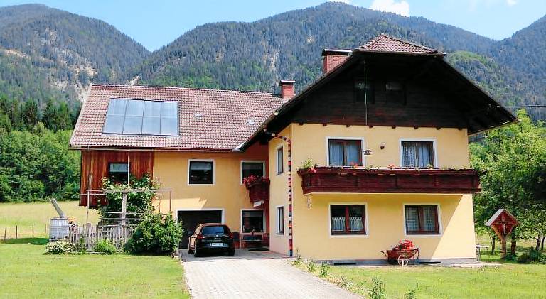 Beautiful apartment with terrace & yard | Pets allowed in Hermagor-Pressegger See
