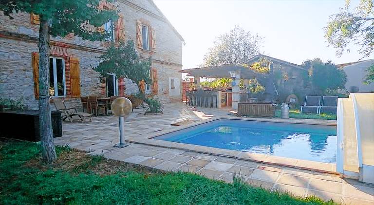 Vacation home with pool — photo 5