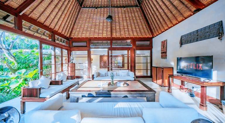 Villa with pool — photo 2