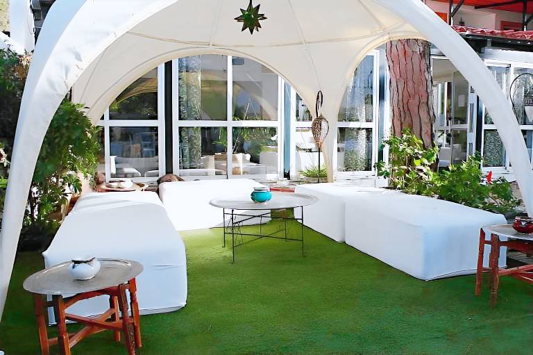 Serviced apartment with garden, terrace & pool | Pets allowed — photo 3