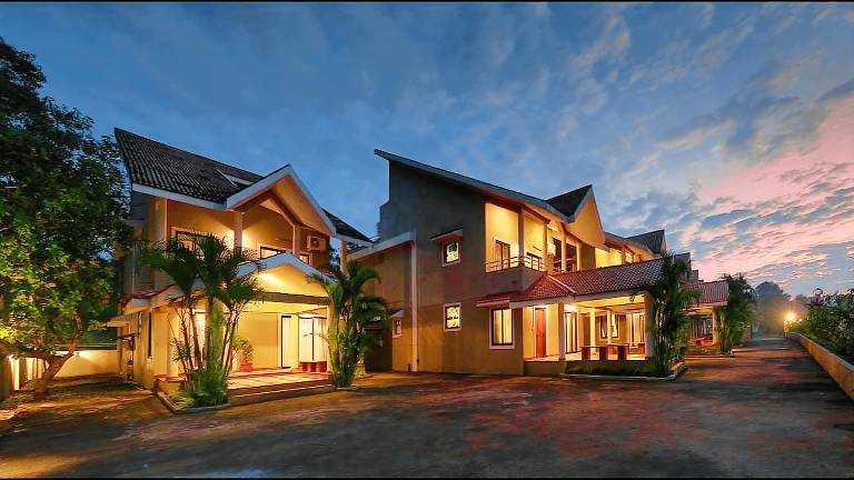 Treehouse Blue Hotel & Villas in Benaulim
