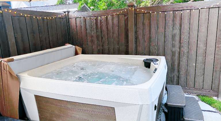 Spacious vacation home with jacuzzi | Pets allowed — photo 3