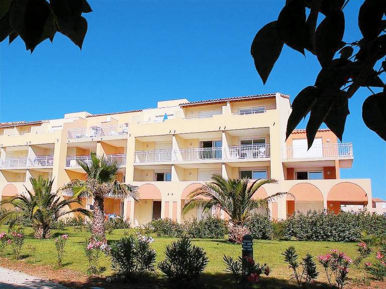 Rental apartment with terrace & heated pool — photo 2