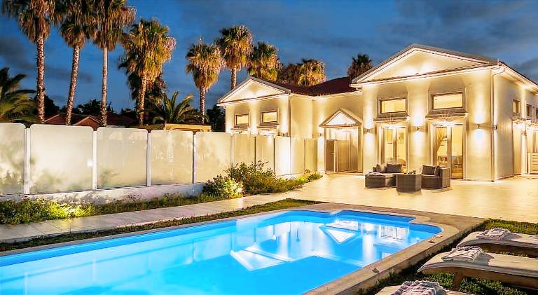 Villa with private pool, yard & barbeque in Kefalonia