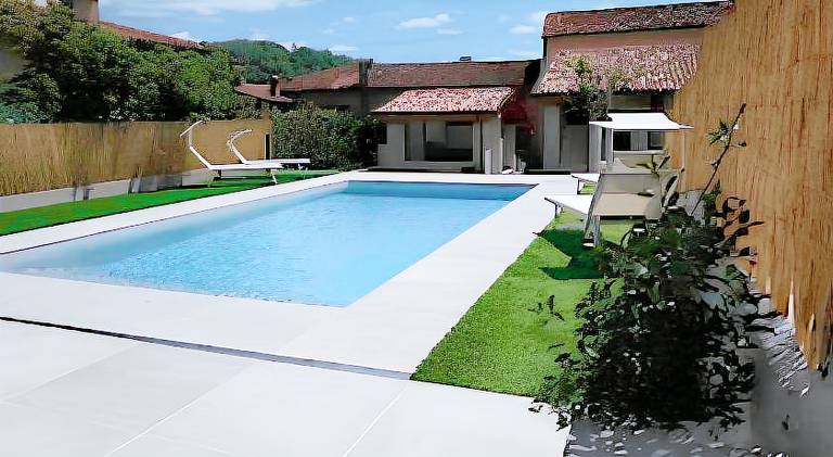 Vacation home with pool — photo 2