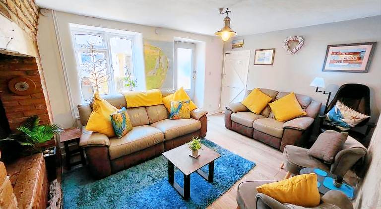 AnchorageWells King Room-Only or the Entire Cottage for 8 with 4 King Ensuite Rooms — photo 2