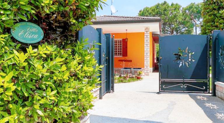 House with 2 rooms for 6 persons in Sirmione