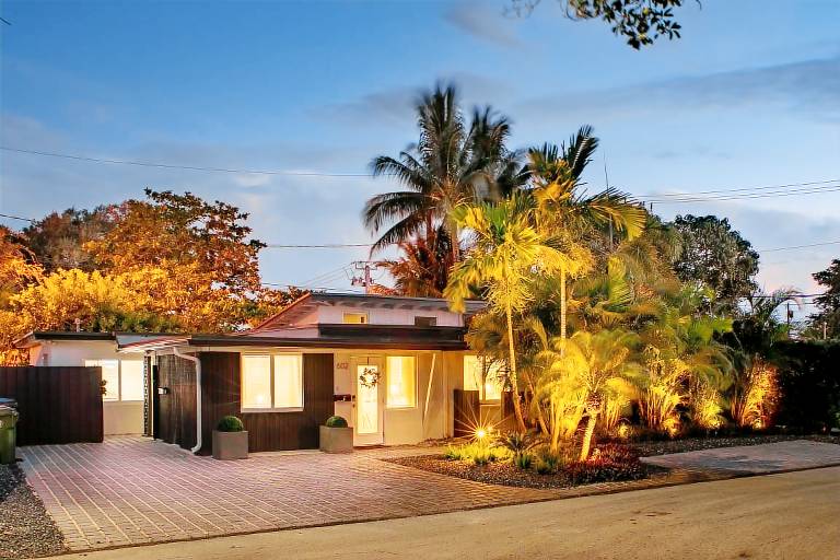 Walk to Wilton Drive Spacious & Quiet Villa 1