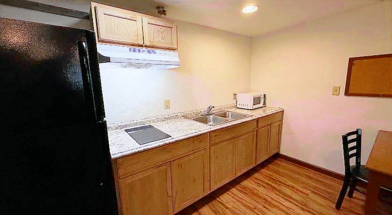 Relax Inn & Suites — photo 4