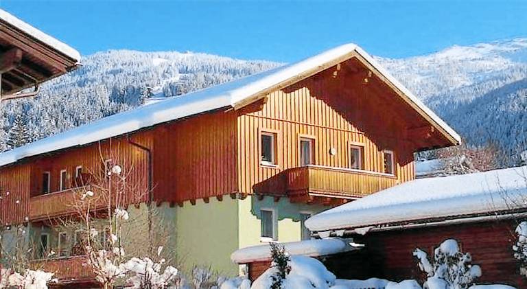 Holiday apartment with terrace, garden & jacuzzi in Wagrain