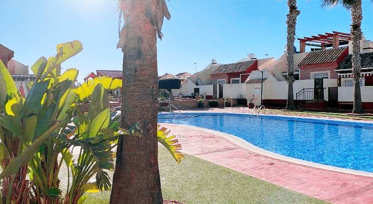 Vacation home with pool — photo 2