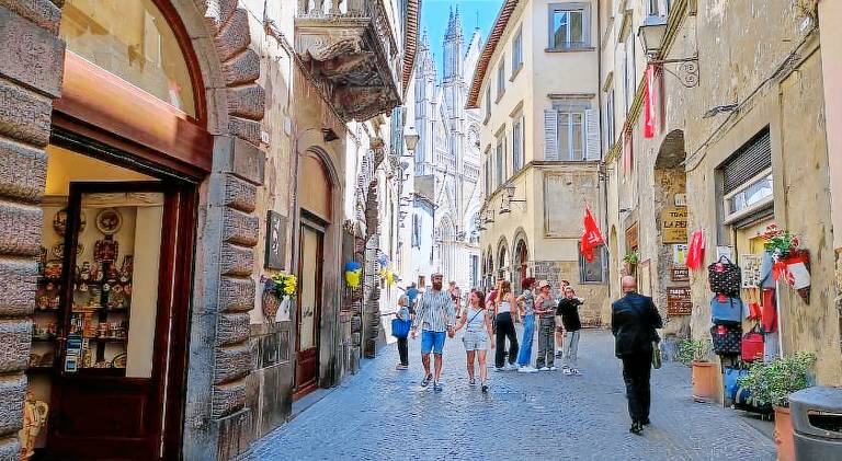 Stanza Con Bagno Privato Orvieto Centro Storico, Aria Condizionata NETFLIX Vicino al Pozzo della Cav — photo 3