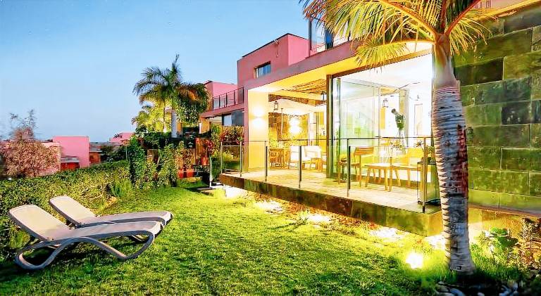Villa with pool — photo 5