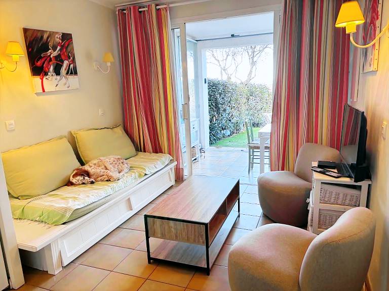 Child-friendly charming holiday apartment with pool, terrace & garden | Garden view | Dogs allowed — photo 4