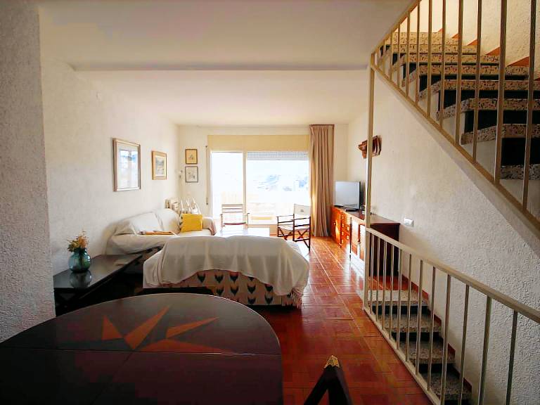 Spacious house with pool and parking in Llançà — photo 3