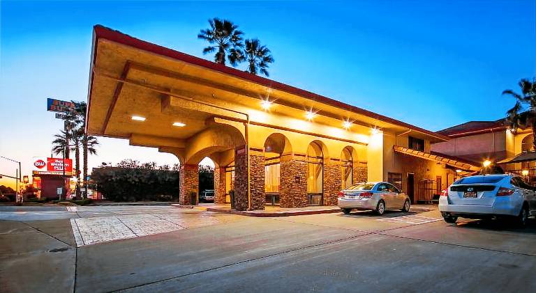 Best Western Plus Executive Inn & Suites — photo 4