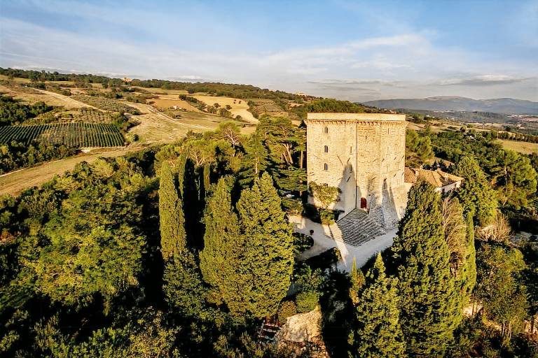 Mittelalterlicher Turm mit Panoramablick in Todi