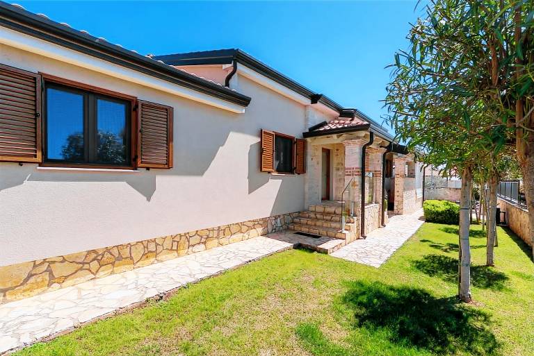 Villa with private pool, yard & patio — photo 2