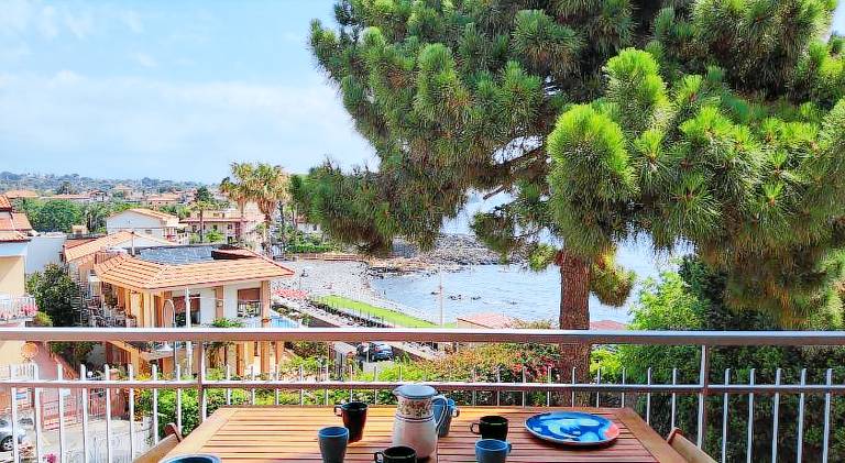 Vacation home with 2 rooms for 6 persons in Acireale