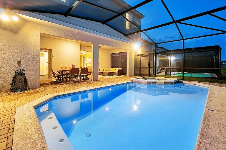 Family-friendly charming vacation home with private pool | Pets allowed — photo 2